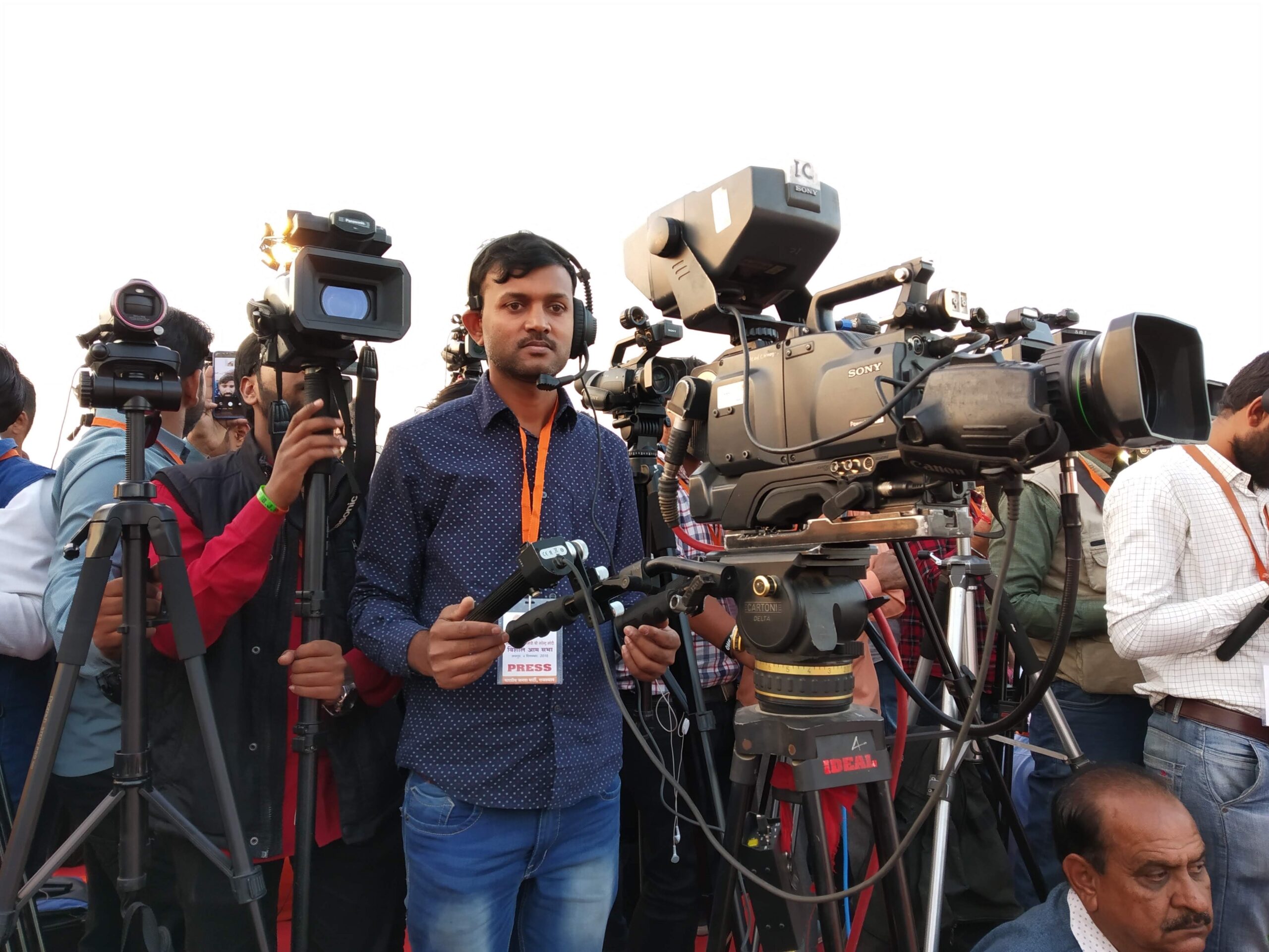 Camera Man Santosh