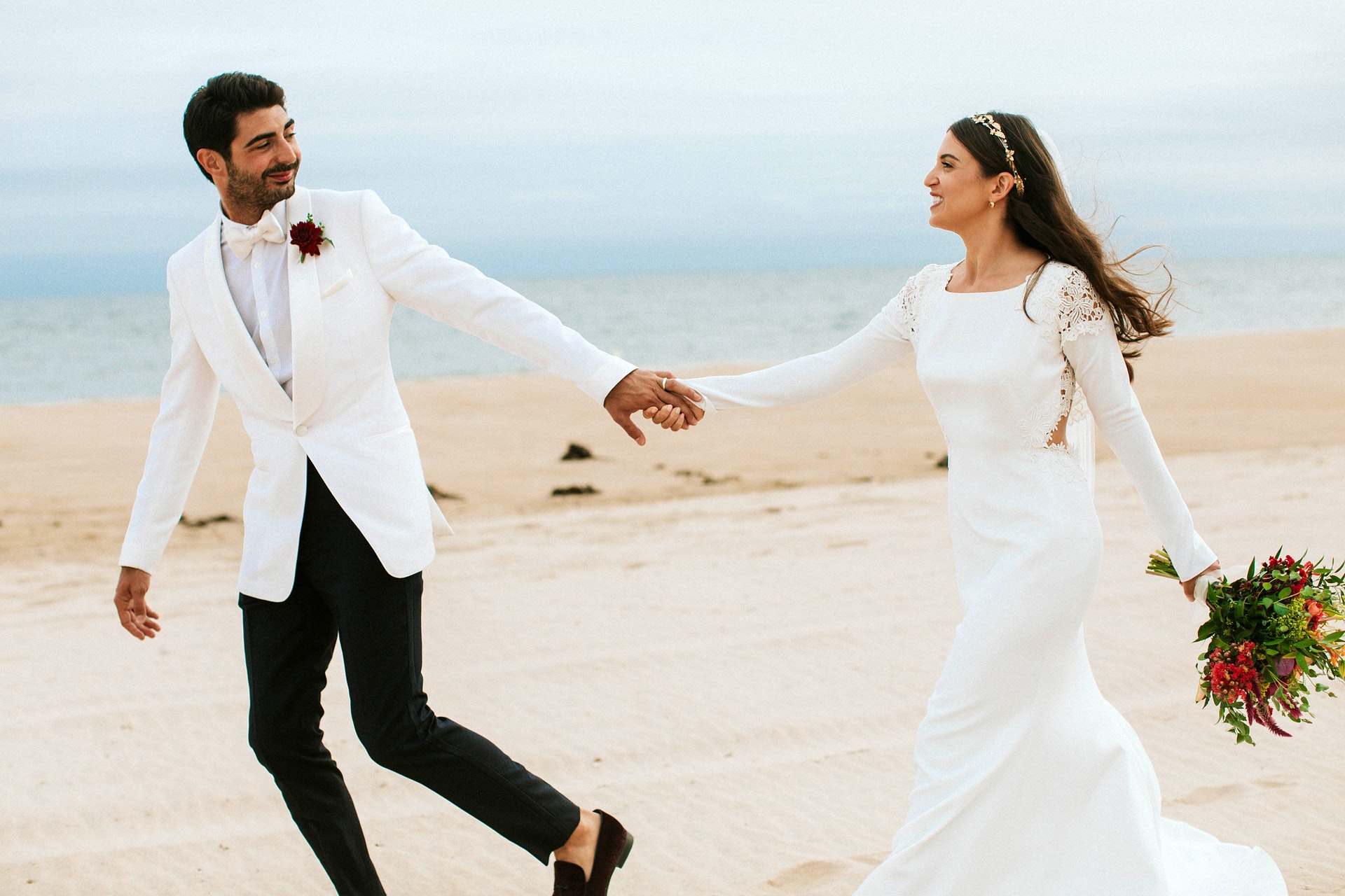 beach-bride-bride-and-groom-1679822.jpg